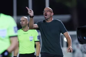 Εθνικός- Νέα Σαλαμίνα: Τρελό ματς με 20λεπτη διακοπή και… ερυθρόλευκο διπλό (φώτος)