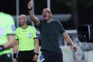 Εθνικός- Νέα Σαλαμίνα: Τρελό ματς με 20λεπτη διακοπή και… ερυθρόλευκο διπλό (φώτος)