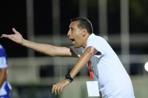 Εθνικός- Νέα Σαλαμίνα: Τρελό ματς με 20λεπτη διακοπή και… ερυθρόλευκο διπλό (φώτος)