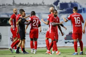 Εθνικός- Νέα Σαλαμίνα: Τρελό ματς με 20λεπτη διακοπή και… ερυθρόλευκο διπλό (φώτος)