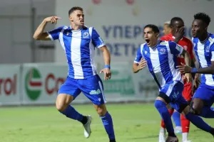 Εθνικός- Νέα Σαλαμίνα: Τρελό ματς με 20λεπτη διακοπή και… ερυθρόλευκο διπλό (φώτος)
