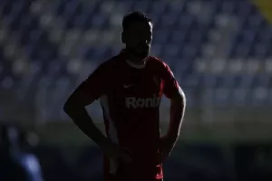 Εθνικός- Νέα Σαλαμίνα: Τρελό ματς με 20λεπτη διακοπή και… ερυθρόλευκο διπλό (φώτος)