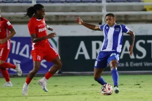 Εθνικός- Νέα Σαλαμίνα: Τρελό ματς με 20λεπτη διακοπή και… ερυθρόλευκο διπλό (φώτος)