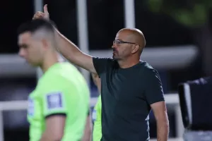 Εθνικός- Νέα Σαλαμίνα: Τρελό ματς με 20λεπτη διακοπή και… ερυθρόλευκο διπλό (φώτος)