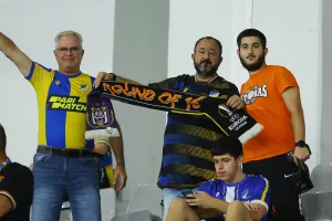 (Φώτος) O κόσμος στο ΑΠΟΕΛ-Πάφος FC