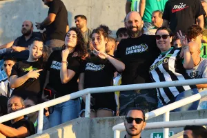 (ΦΩΤΟΣ) Ωραία ατμόσφαιρα και χαμόγελα στις κερκίδες