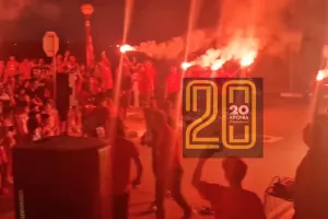 (ΒΙΝΤΕΟ/ΦΩΤΟΣ kerkida)  Pyro-show για τα ευρωπαϊκά του Ολυμπιακού στη Δερύνεια!
