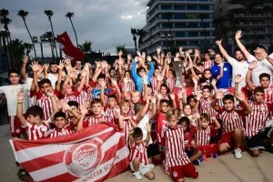 Χαμός... στην Λάρνακα για τις ευρωπαϊκές κούπες του Ολυμπιακού! (Φώτος)