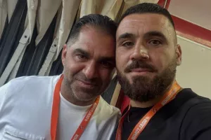 Δίπλα στον Πρόεδρο