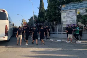 Θύρα 9/ Μαζική παρουσία... ένα δίωρο πριν! (Φώτος Kerkida)