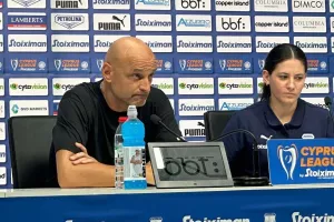 Γκούλα: "Από το πρώτο λεπτό έκαναν καθυστερήσεις"