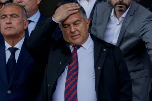 Πίεση στον Λαπόρτα για πρόωρες προεδρικές εκλογές