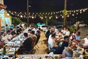 Δείπνο σε ποδοσφαιριστές και τεχνικό επιτελείο (φώτος)