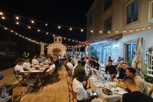 Δείπνο σε ποδοσφαιριστές και τεχνικό επιτελείο (φώτος)