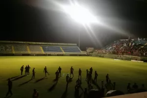 Εικοσάλεπτη διακοπή λόγω προβλήματος στους προβολείς  (φώτος)