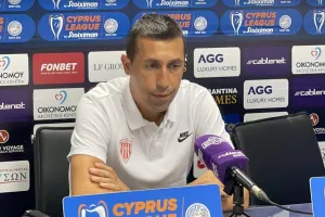 ''Πρέπει να σηκώσουμε κεφάλι και να συνεχίσουμε''
