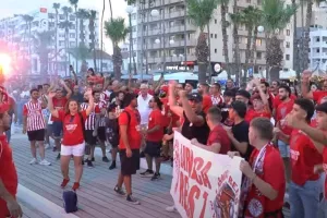 (Βίντεο) Ο… χαμός στη Λάρνακα για τις ευρωκούπες του Ολυμπιακού
