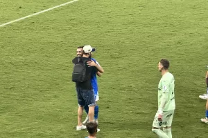 (Φώτος kerkida) Μοίρασε… συγχαρητήρια ο αρχηγός! 