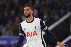 Κίνδυνος να χάσει η Τότεναμ τον Μπεντακούρ για 12 ματς μετά το «όλοι οι Κορεάτες μοιάζουν»!