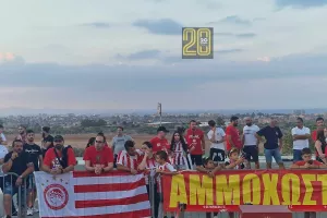(ΒΙΝΤΕΟ/ΦΩΤΟΣ kerkida)  Pyro-show για τα ευρωπαϊκά του Ολυμπιακού στη Δερύνεια!