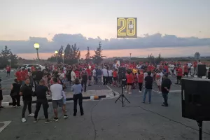 (ΒΙΝΤΕΟ/ΦΩΤΟΣ kerkida)  Pyro-show για τα ευρωπαϊκά του Ολυμπιακού στη Δερύνεια!