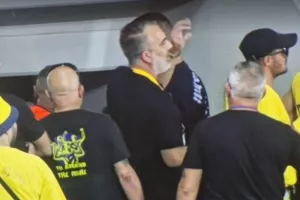 Στο πέταλο ο Πρόεδρος... 