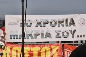 (ΒΙΝΤΕΟ/ΦΩΤΟΣ kerkida)  Pyro-show για τα ευρωπαϊκά του Ολυμπιακού στη Δερύνεια!