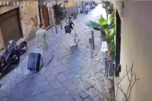 Τουρίστρια στη Νάπολη βρήκε τραγικό θάνατο – Της έπεσε άγαλμα στο κεφάλι