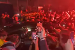 (ΦΩΤΟΣ) Τρέλα και αποθέωση για Μαρσιάλ!