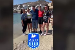 H πρώτη ποδοσφαιρική ομάδα γυναικών στις Κυκλάδες