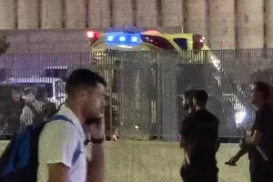 (ΦΩΤΟΣ) Kαταστάσεις εκτός γηπέδου και τραυματισμοί