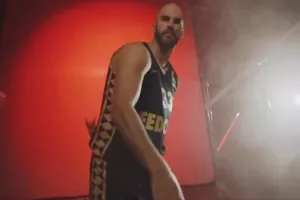 Η νέα φανέλα της Μονακό με... Καλάθη στο βίντεο