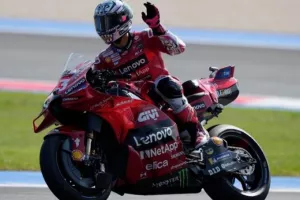 Πρώτος ο Μπαστιανίνι, πρωταθλήτρια η Ducati στην 100η νίκη της