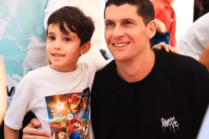 (Φώτος) «Ερυθρόλευκο» Fan Day στην Πλατεία Ερμού