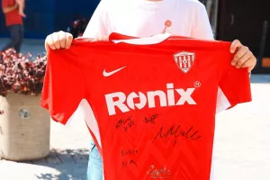 (Φώτος) «Ερυθρόλευκο» Fan Day στην Πλατεία Ερμού