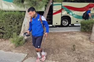 (Φώτος Kerkida) Η άφιξη του ΑΠΟΕΛ στο ΠΑΠ 