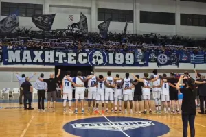 (ΒΙΝΤΕΟ Kerkida) Παρά την ήττα... υψωμένα τα κασκόλ και "Χώμα που περπάτησα"