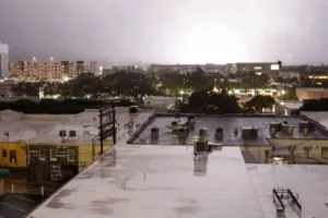 Σκηνές αποκάλυψης: Νεκροί, τραυματίες, 2 εκ σπίτια στο σκοτάδι από τον τυφώνα Μίλτον (Βίντεο/Φώτος)