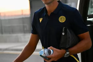 (Φώτος) Η άφιξη της ΑΕΛ 