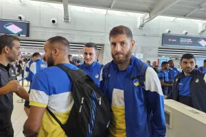 (ΦΩΤΟΣ) Η άφιξη της αποστολής του ΑΠΟΕΛ 