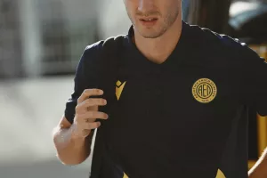 (Φώτος) Η άφιξη της ΑΕΛ 
