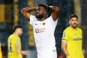 Σκωτσέζικο ντους η εμφάνιση, εχθρική η διαιτησία και πρώτη ήττα για την ΑΕΚ