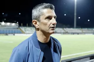 Περιμένει Κοτάρσκι και «τσεκάρει» τους 5 ο Λουτσέσκου