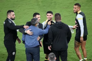 (Βίντεο/φώτος) Χαμός στην OPAP Arena με Λουτσέσκου μετά τη λήξη του ντέρμπι!