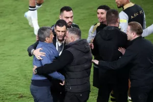 (Βίντεο/φώτος) Χαμός στην OPAP Arena με Λουτσέσκου μετά τη λήξη του ντέρμπι!