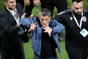 ΑΕΚ: "Η έκθεση της Αστυνομίας και ο παρατηρητής αναφέρουν ότι ο Λουτσέσκου έφτυσε τον Λαμέλα"