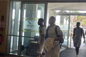 (ΦΩΤΟΣ kerkida) Η άφιξη της Πάφος FC στο αεροδρόμιο