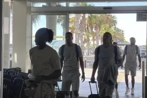 (ΦΩΤΟΣ kerkida) Η άφιξη της Πάφος FC στο αεροδρόμιο