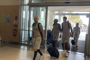 (ΦΩΤΟΣ kerkida) Η άφιξη της Πάφος FC στο αεροδρόμιο