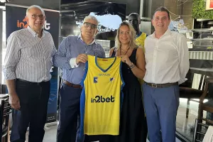 (Φώτος kerkida) Παρουσίασε χορηγό και ρόστερ:"Ο ΑΠΟΕΛ επέστρεψε για να μείνει"